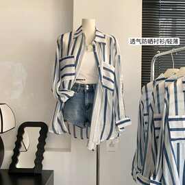韩系蓝色竖条纹设计感衬衫女夏新款宽松透气外搭防晒衬衣外套上衣