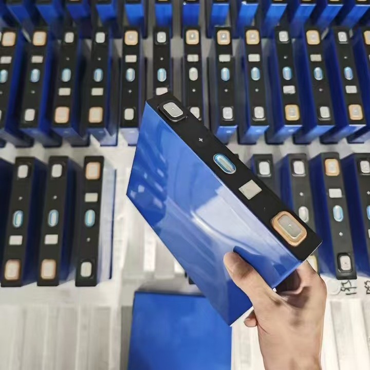 Ningde 100 A célula de energía de fosfato de hierro de litio 3.2V125ah célula de litio de gran monómero para vehículo eléctrico de almacenamiento de energía fotovoltaica
