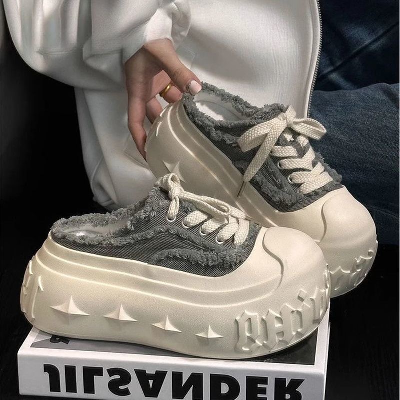 Trendy and Stylish Thick-Soled Canvas Slip-On Shoes for Women with a Sweet and Cool Design, Featuring a Closed-Toe and Half-Slipper Style