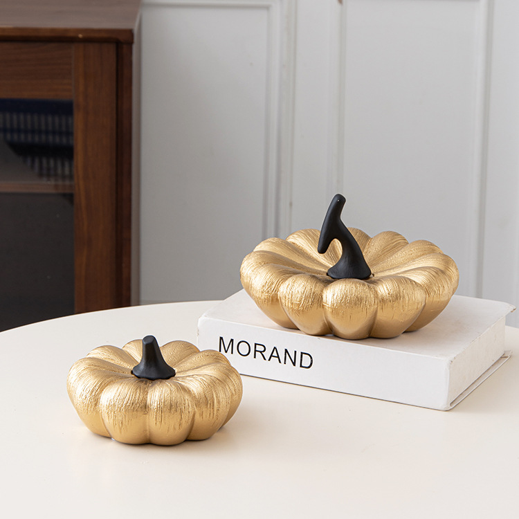 Creative ceramic decorations for hotel