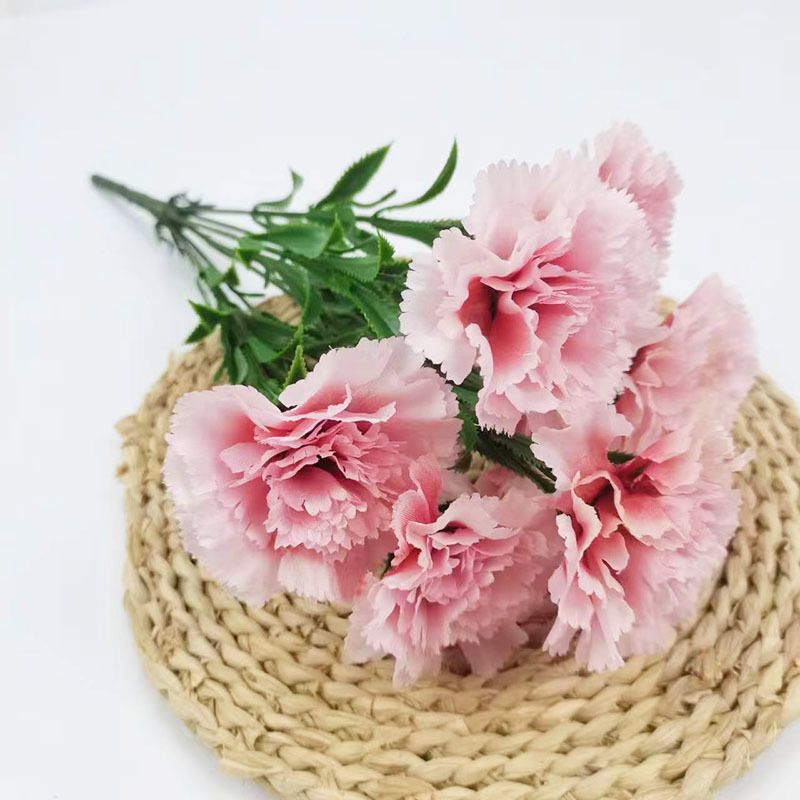 Xiaoyu Simulation Flower 7 Claveles Manlos de estilo europeo Ramo de claveles del día de la madre Paquete suave interior al por mayor