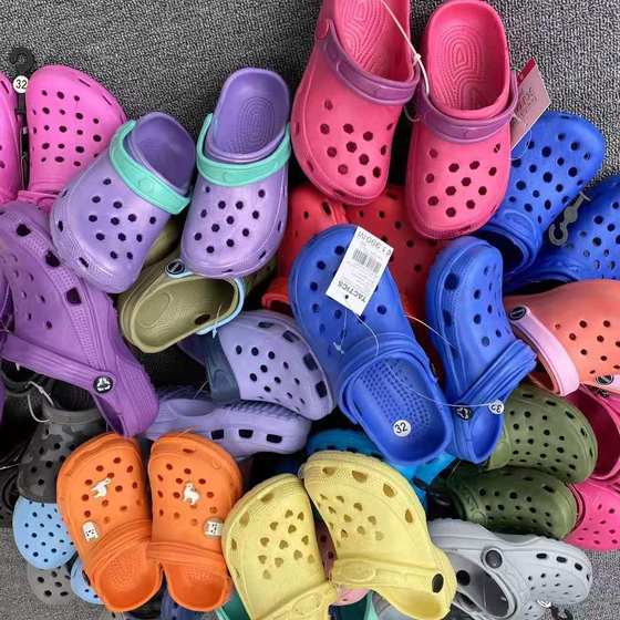 2023 Miscellaneous closed toe drifting water park slip-on eva outdoor non-slip stall Foreign Trade Children's hole garden slippers