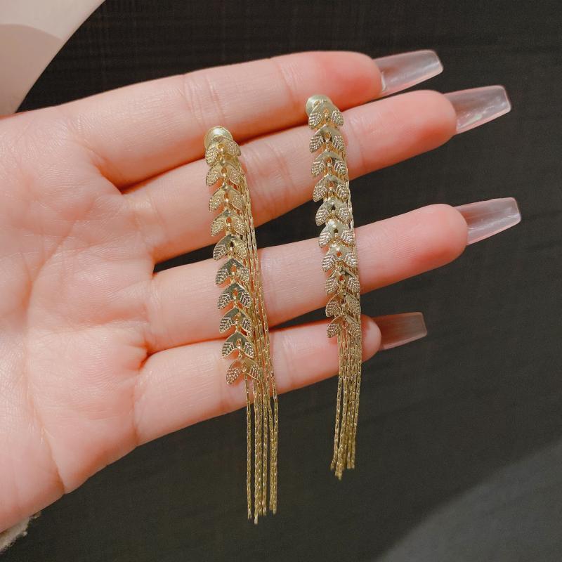 Fashionable elegant small design earrings