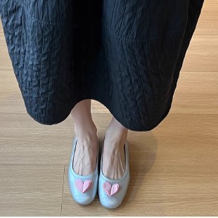Nuevos zapatos de cabeza redonda plana de amor de la abuela con un pedazo de pie poco profundo encantador viaje diario para reducir la edad zapatos para mujeres
