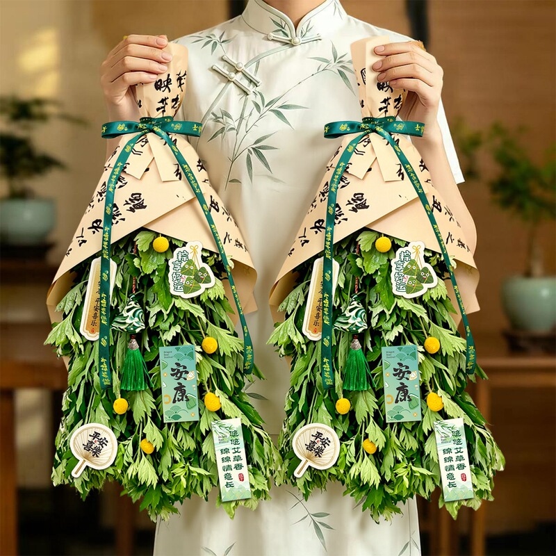 Fresh Mugwort Bouquet for Dragon Boat Festival Door Decoration with Calamus and Ligustrum Fruit DIY Handmade Material Kit for Atmosphere Setting and Hanging Decorations Fresh Mugwort Bouquet for Dragon Boat Festival Door Decoration with Calamus and Ligustrum Fruit DIY Handmade Material Kit for Atmosphere Setting and Hanging Decorations