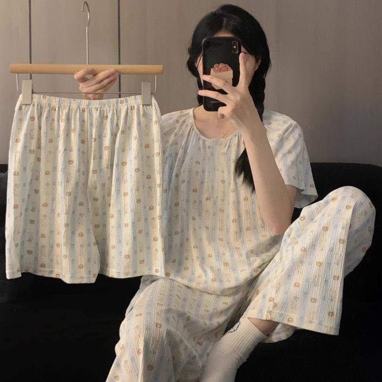 Comercio exterior al por mayor primavera y verano nuevos pijamas pantalones de manga corta para mujer pantalones cortos de tres piezas servicio a domicilio nube algodón rayas oso