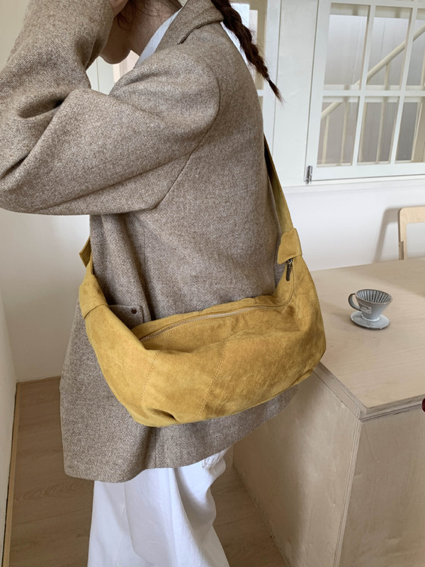 跨境麂皮绒包包女2025秋冬新款潮大容量单肩包小众设计质感饺子包|undefined