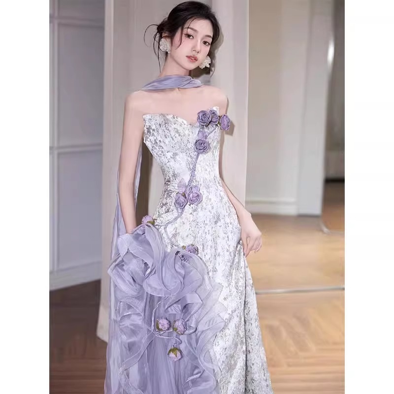紫の胸を塗るタキシードのスカートの女性の軽豪華な高級感の司会者の花の結婚の宴会の小さい大衆の新婦の敬酒服|undefined