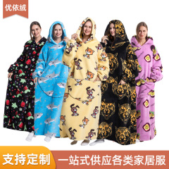 パーカーは防寒服の毛布を着用できます。