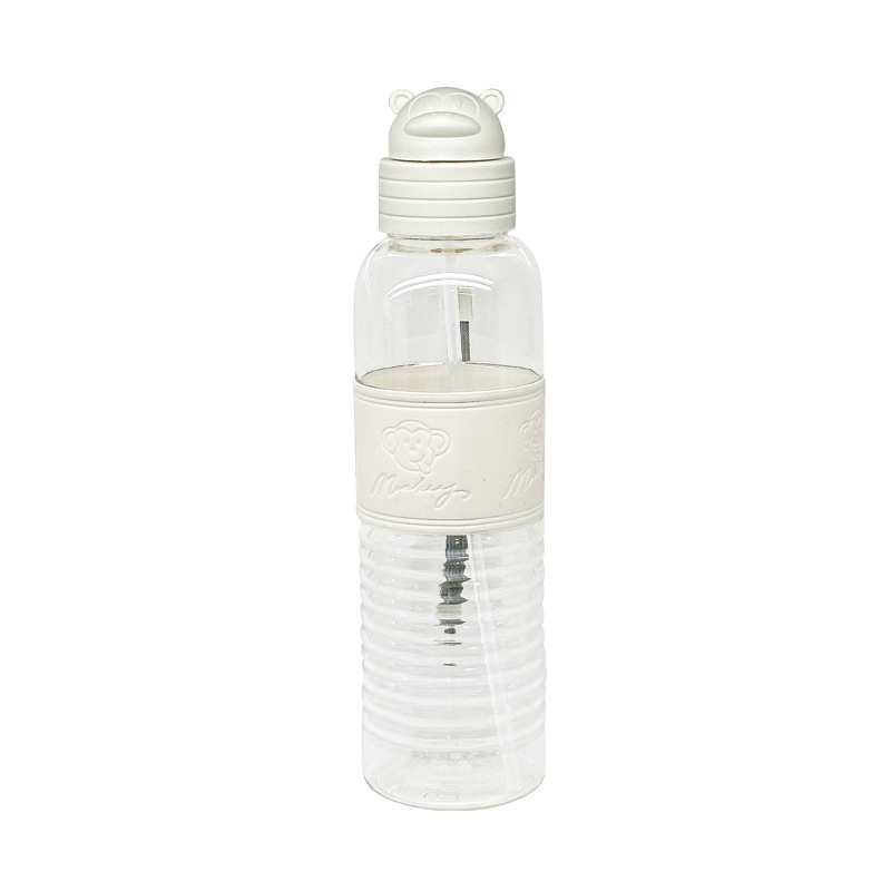 Taza de agua deportiva de verano de dibujos animados para mujeres anti-caída taza de plástico portátil de alta capacidad estudiantes taza de paja de alto valor al por mayor