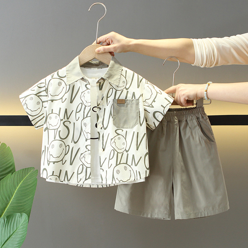 7869 Traje de verano para niños 2025 Nuevo estilo hermoso Camisa de verano para niños de tres piezas de manga corta para niños