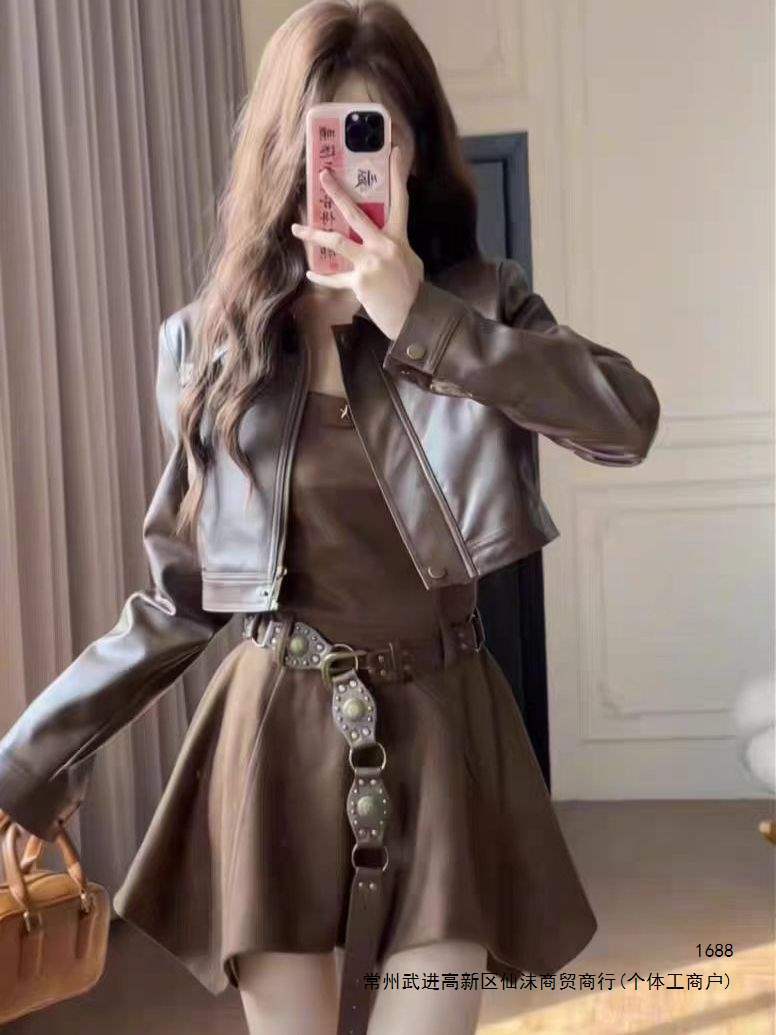 American retro-style sexy suspender dress with irregular full skirt, short leather jacket, coffee-colored two-piece set