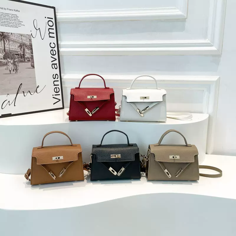 纯色精致小方包女洋气锁扣时尚女包潮流行压花女士单肩包潮流斜挎