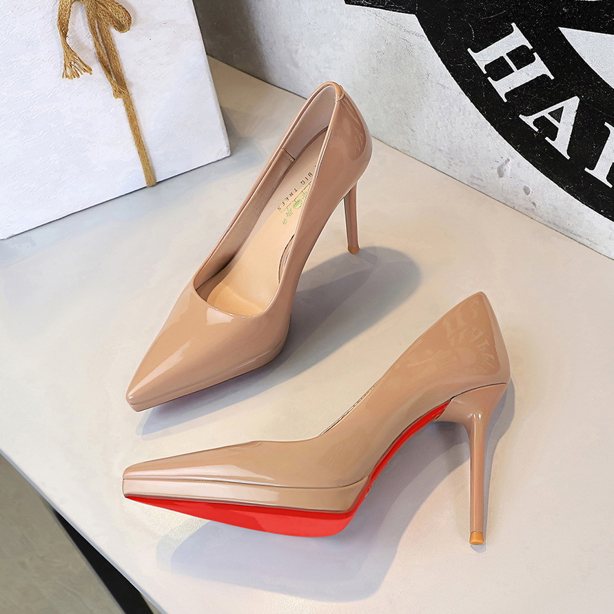 8511 High Heels Pointed Waterproof Platform Versatile and Non tiring Foot Queen OL Professional Sexy Thin Heel Temperament Lacquer Leather Single Shoes
