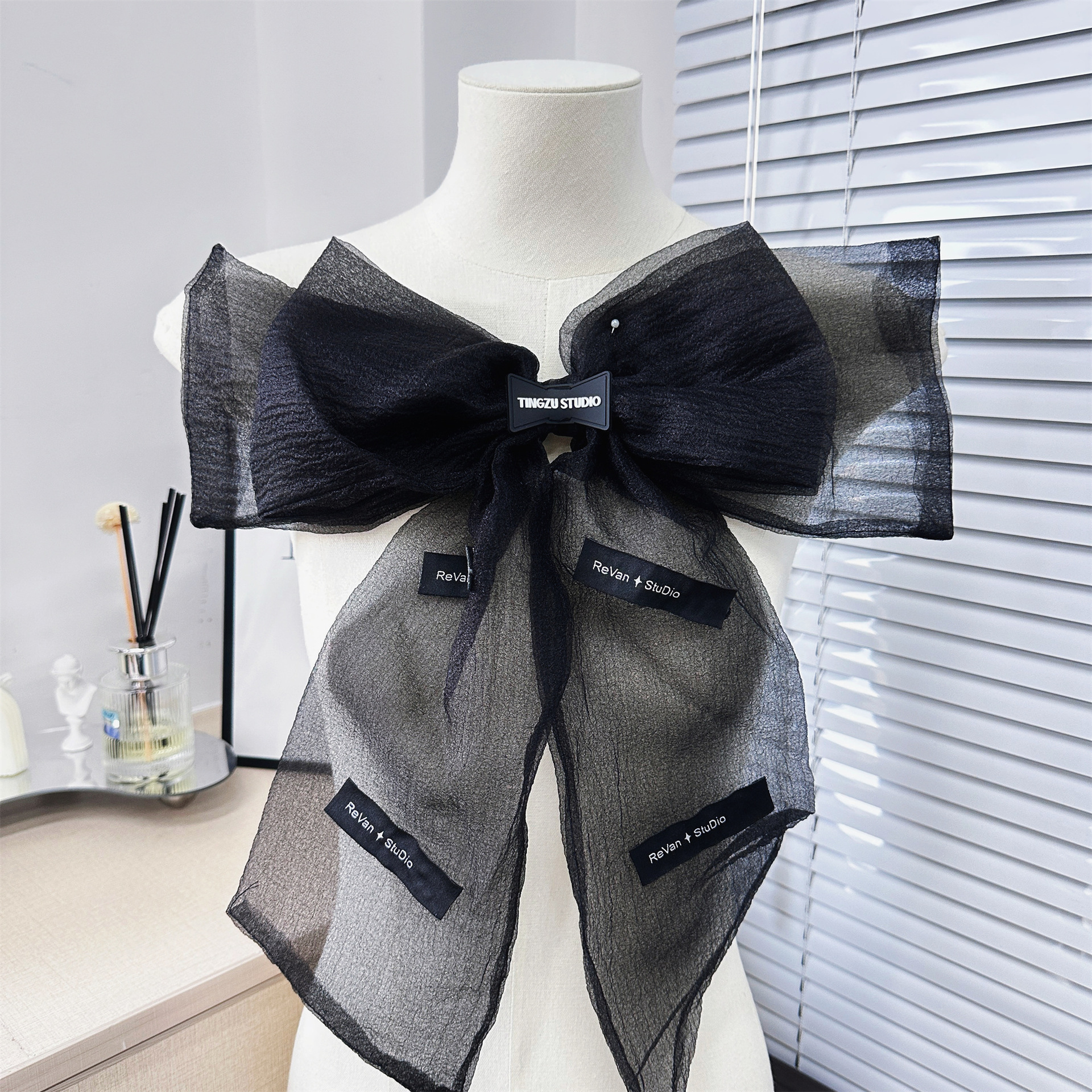 Chanel estilo de albaricoque arco pin Ramil negro organza cinta grande mariposa tocado Ropa Accesorios Decoración image 6