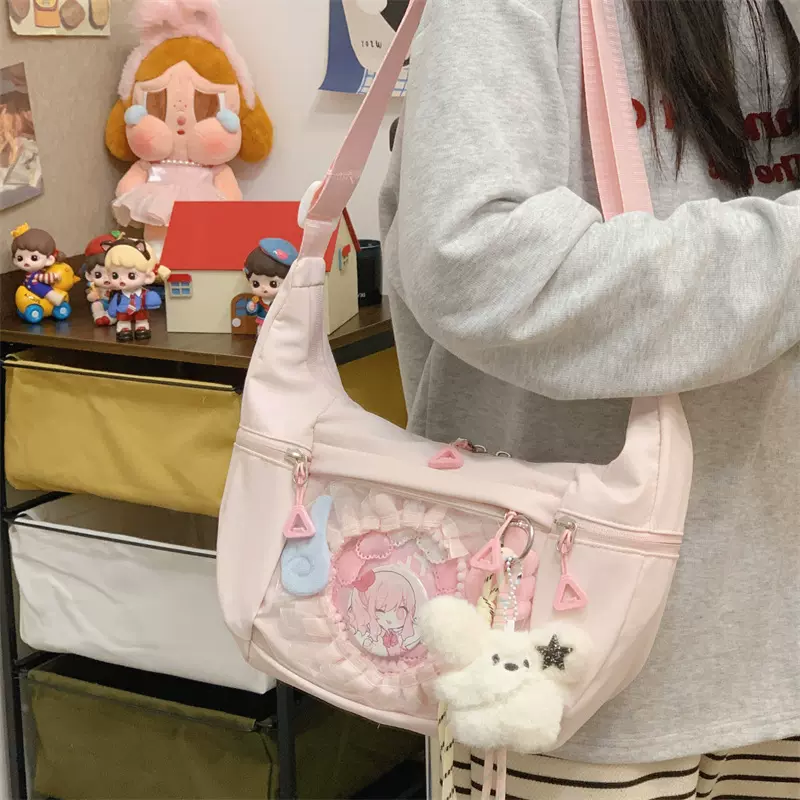 跨境尼龙学生斜挎包2025新款女包单肩日系可爱二次元吧唧痛包批发