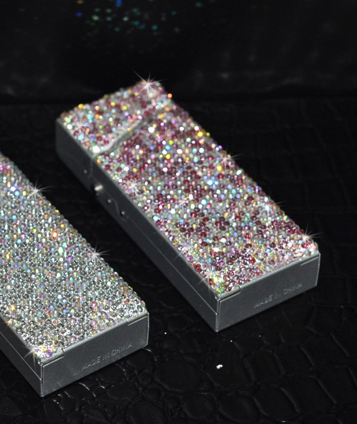 Estuche de Cigarrillos de Lujo Ligero con Incrustaciones de Diamantes para Mujer, Encendedor Electrónico a Prueba de Viento con Diamantes, Juego de Regalo de Cigarrillos para Comercio Exterior Transfronterizo