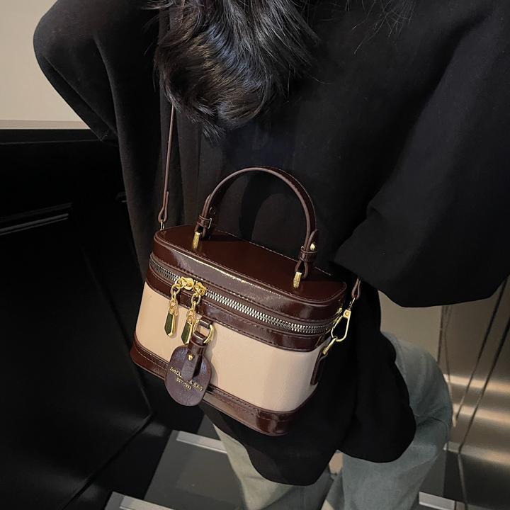 Bagos de mano de fragancia retro para mujeres 2025 nueva moda simple ocio de hombro mochila de viaje bolsa pequeña