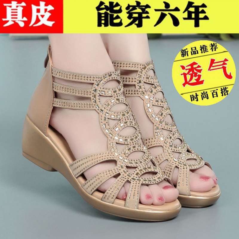 Sandalias romanas de cuero genuino, verano para mujer 2025, nuevos zapatos de madre de suela blanda, sandalias de mujer de uso exterior de moda, zapatos de mujer de cuña