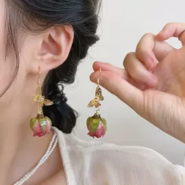 项链;耳环;耳钉