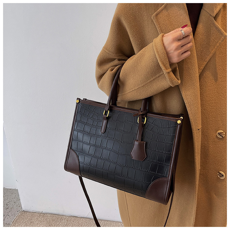Bolso Tote portátil transfronterizo de gran capacidad para mujer 2025 nuevo modelo retro patrón de piedra contraste bolso de mensajero de hombro de viajero