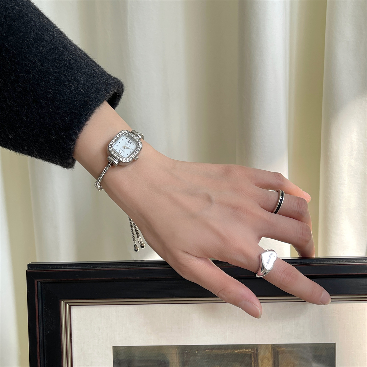 Classic Style Commute Solid Color Jewelry Buckle Quartz Watch display picture 15