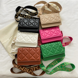 2023 spring and summer new fashion wide shoulder strap shoulder bag crossbody small square bag women's bag support a large number of wholesale mixed batch