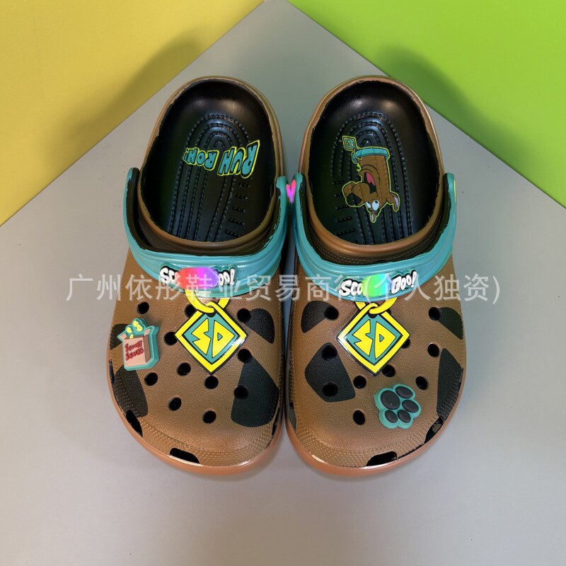 Croos New Collaboration Model Adult Clogs for Men and Women, Cartoon Beach Shoes, Closed-Toe Outdoor Sandals Wholesale Croos New Collaboration Model Adult Clogs for Men and Women, Cartoon Beach Shoes, Closed-Toe Outdoor Sandals Wholesale