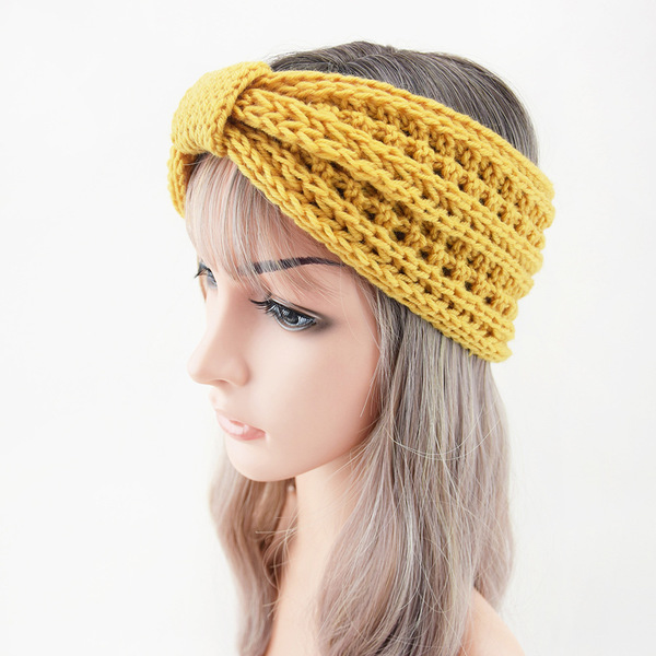 Knitted hairgrip with bow