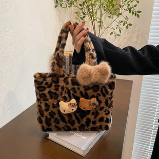 �����¿�������ë�q���yKitty������ɐ�ͨ�ڰ�С�����Ÿ������