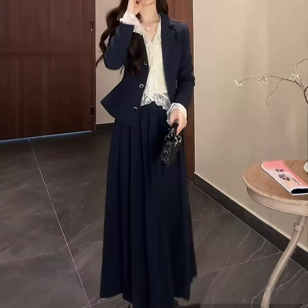 2025秋季新款伦敦街头蕾丝V领打底上衣百搭修身西服套装
