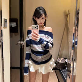 正确字母版MU家撞色条纹一字肩长袖T恤女百搭宽松辣妹上衣新款