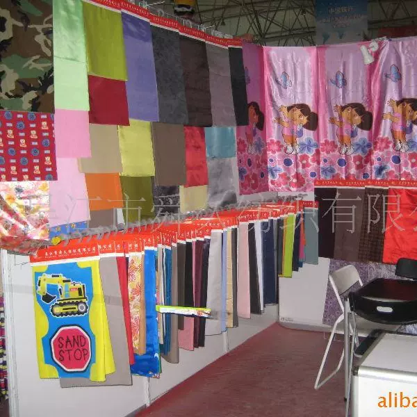 再生春亚纺面料平纹涤纶梭织尼丝纺牛津布塔丝隆桃皮绒布料