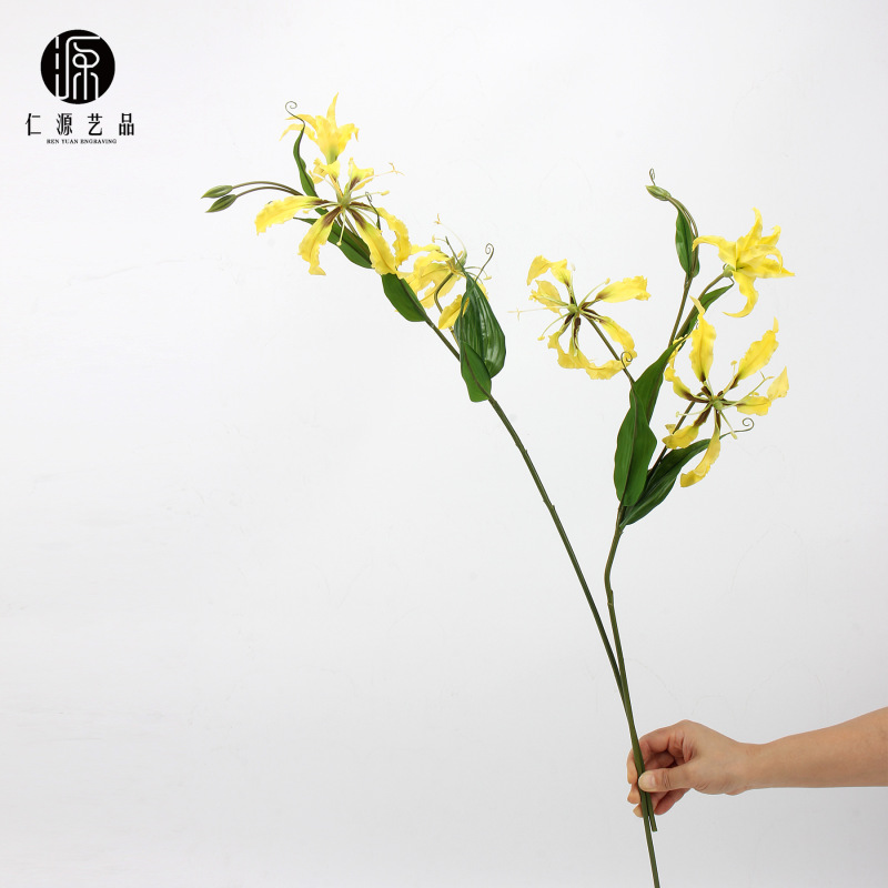 Factory Direct Sales Artificial Flowers Garland Lily Flame Lily Fake Flowers New Year Flowers Wedding Floral Design Birthday Bouquet Factory Direct Sales Artificial Flowers Garland Lily Flame Lily Fake Flowers New Year Flowers Wedding Floral Design Birthday Bouquet