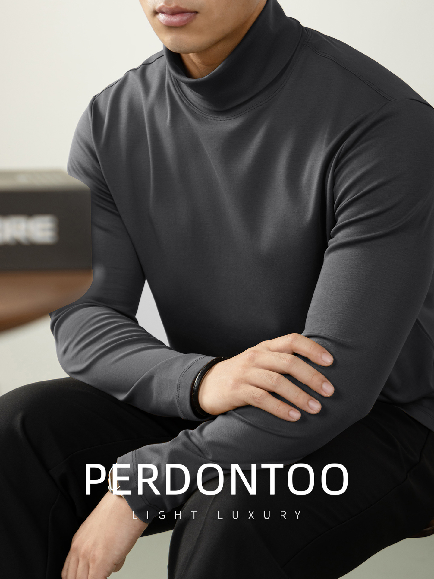 짙은 회색