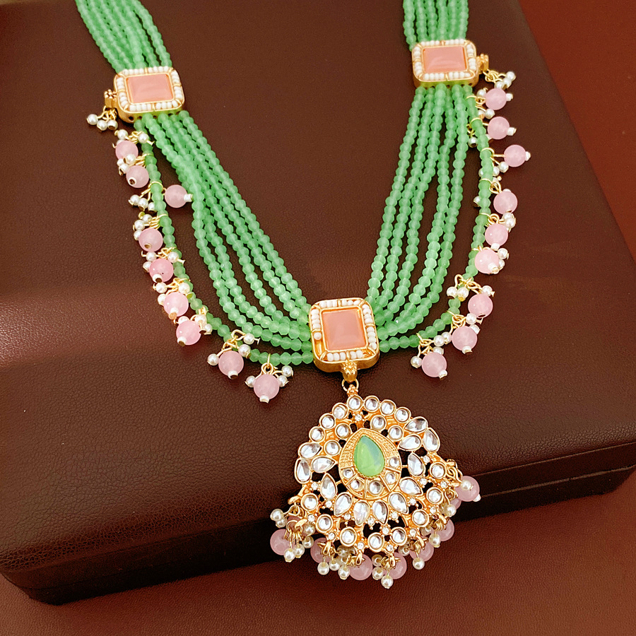 Medieval vintage multicapa de resina con diamantes collar de perlas ligero lujo nicho cadena clavícula de alta calidad conjunto de joyas