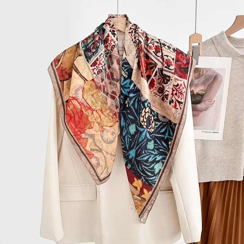 日韩文艺高级感丝绒90方巾女士时尚旅拍人字纹双面印花丝巾批发