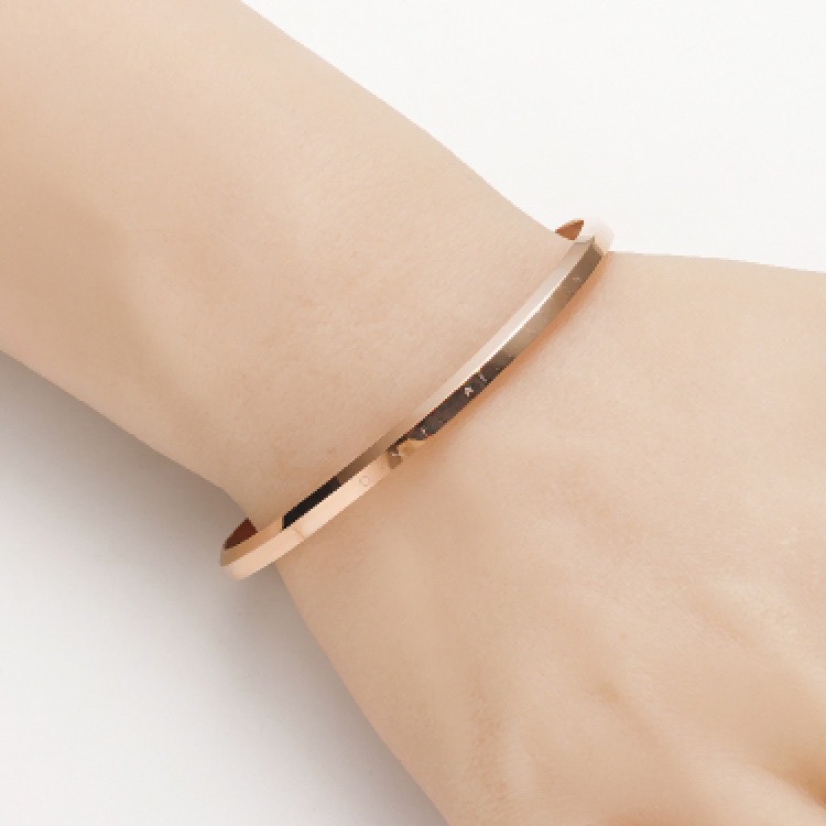 Fábrica directa DW pulsera simple C biselada abierta pulsera pareja cruzada Europa y América venta caliente pulsera de cobre mujer