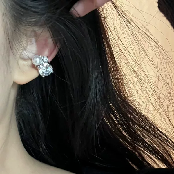 Pearl zircon ear clip women's new light luxury high-end niche ear clip cold wind painless ear accessories