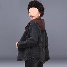 连帽牛仔短外套女春秋季新款中年妈装妈韩版宽松大码气质女式风衣