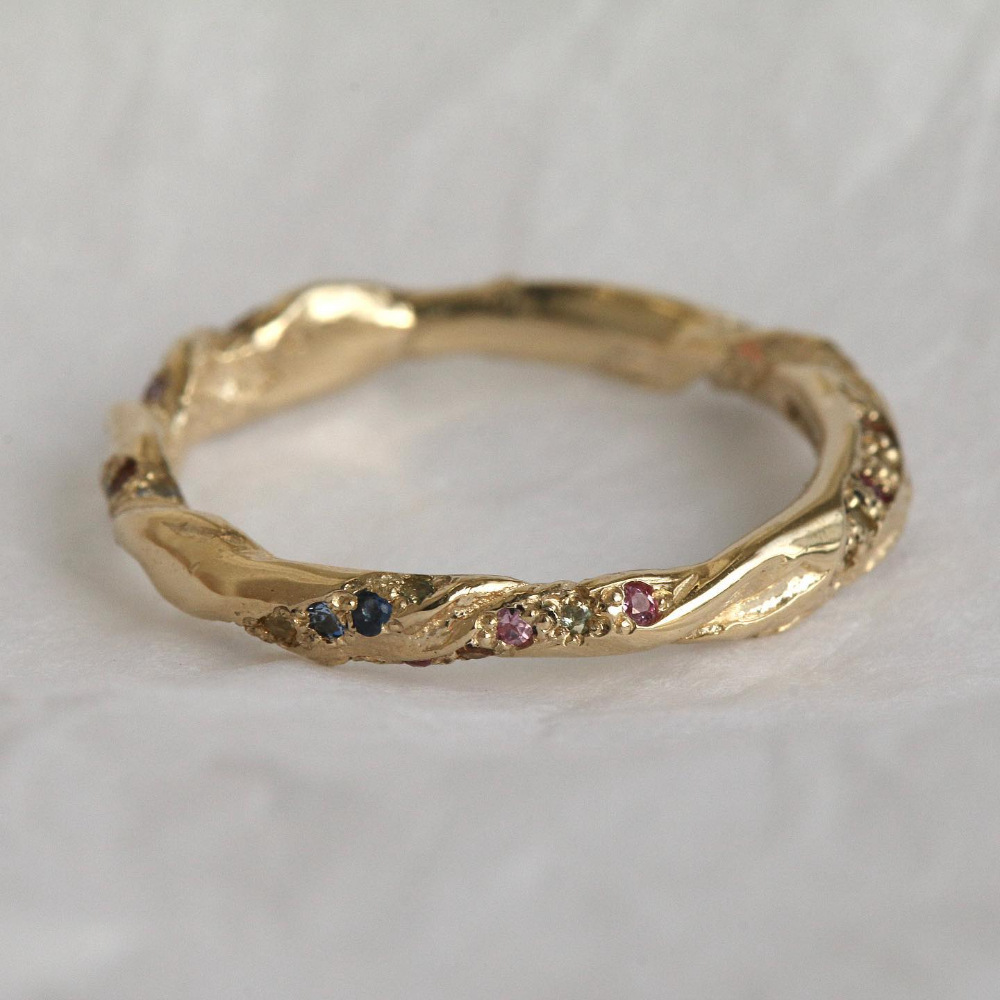 Ins estilo retro anillo de circón de lujo ligero espiral irregular al azar colorido anillo de circón chapado en cobre 18k oro real