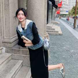 牛仔马甲连衣裙套装女秋2025新款韩版设计感显瘦减龄卫衣裙两件套