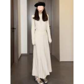 韩国慵懒风杏色针织连衣裙子女2026早春季新款感内搭套装长裙