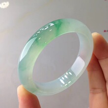 批发缅甸高端老坑冰种翡翠手镯满阳绿飘花圆条玉镯子女款宽版