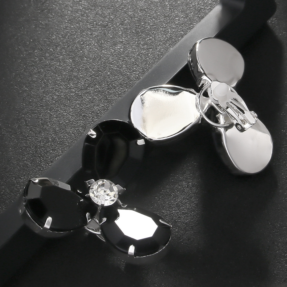 Nuevos auriculares de flores simples de verano de alto nivel de sensación de diamante auriculares accesorios de desfile aretes