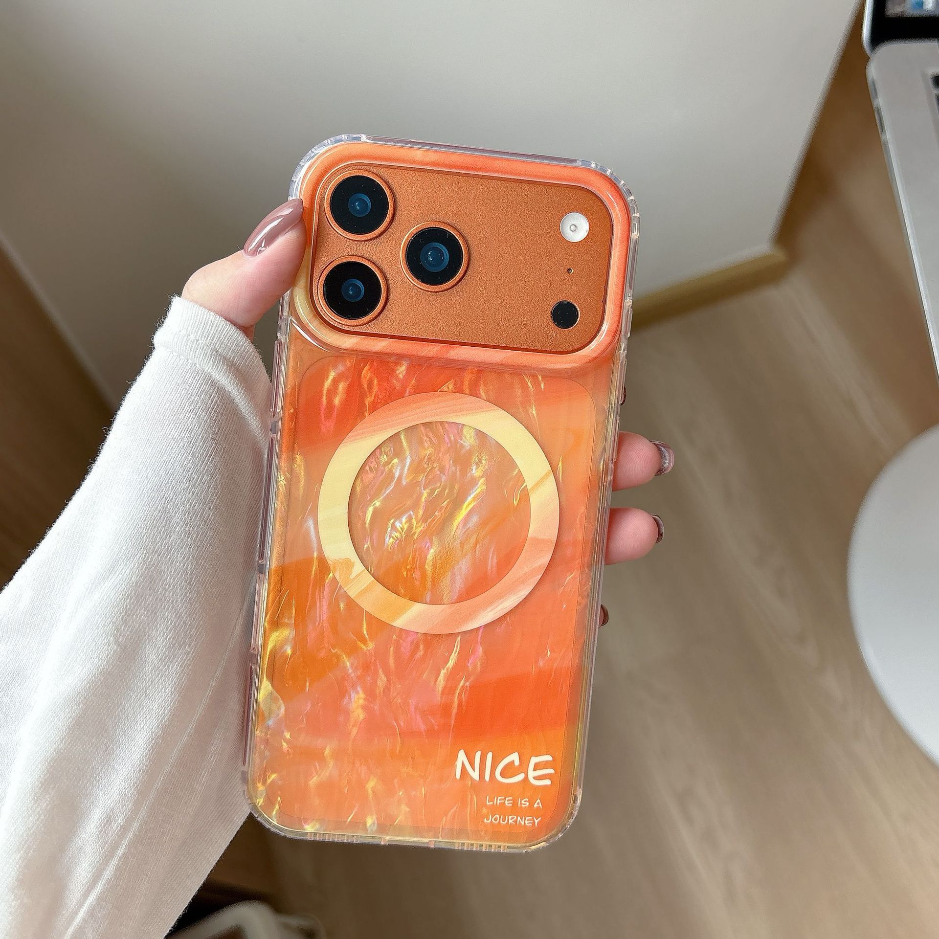 Magnetinis telefono dėklas su gradientu iphone 17 pro max apsauginis_voghion.com