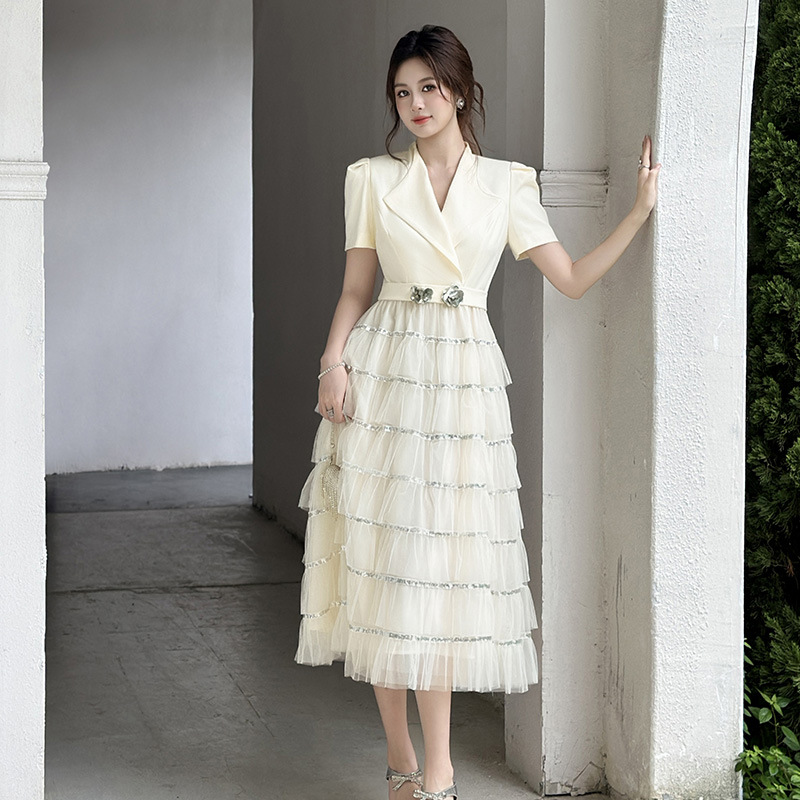 Đầm xòe eo thanh lịch cổ vest tay ngắn kiểu Pháp — màu trắng mơ