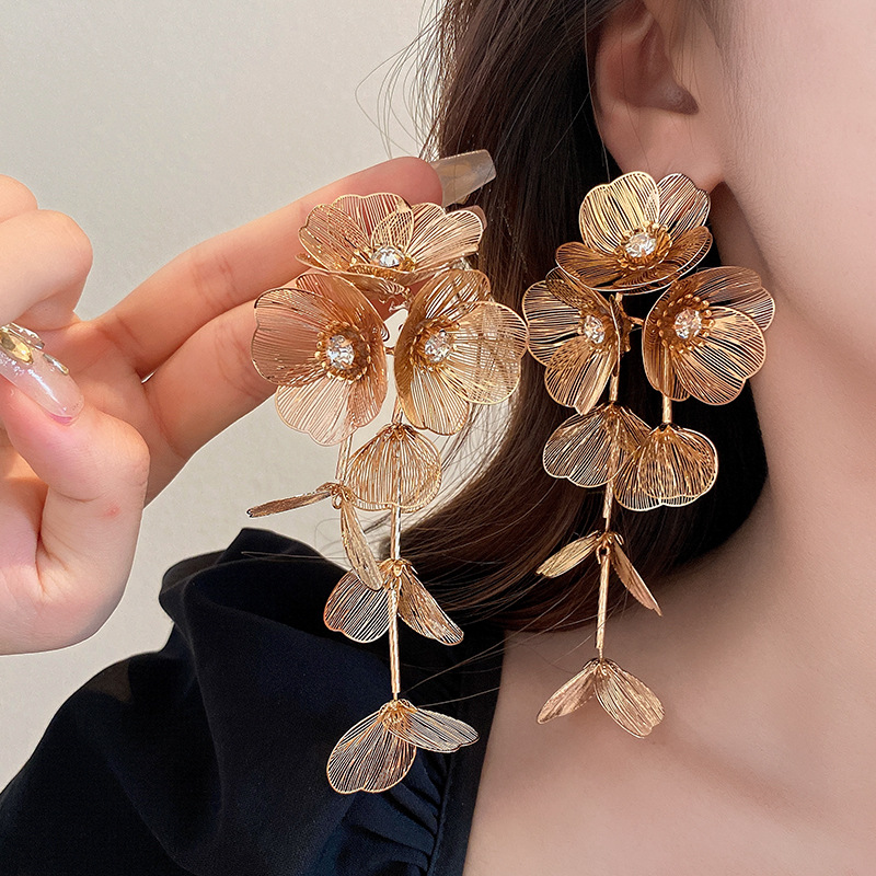 Fashionable elegant earrings