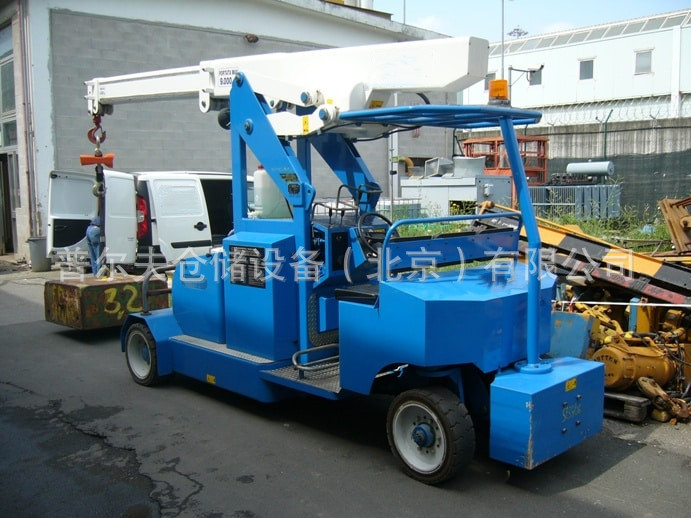 电动液压旋转吊机移动平衡重单臂吊车吊装起重设备模具吊车搬运车