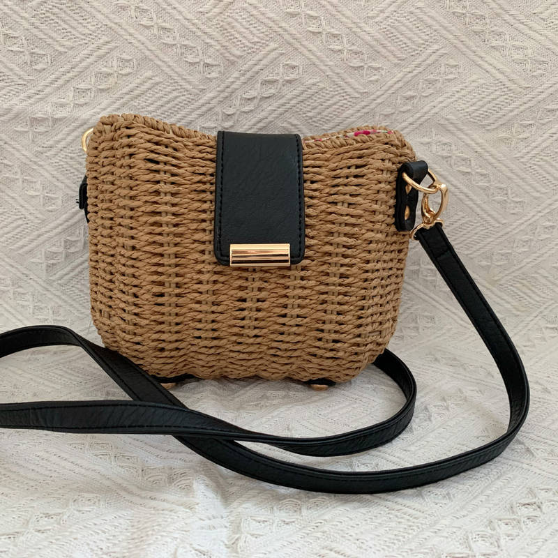 Women's Gender Vacation Style Square Shape Women's Paper Color Block Vacation Weave Square Flip Cover Straw Bag